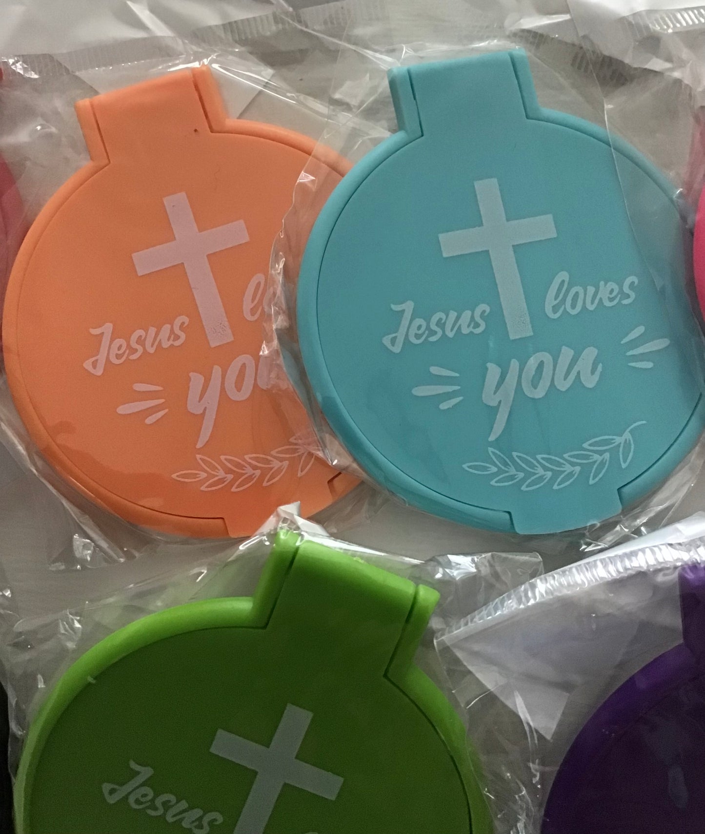 “JESUS LOVES YOU” COMPACT MIRROR