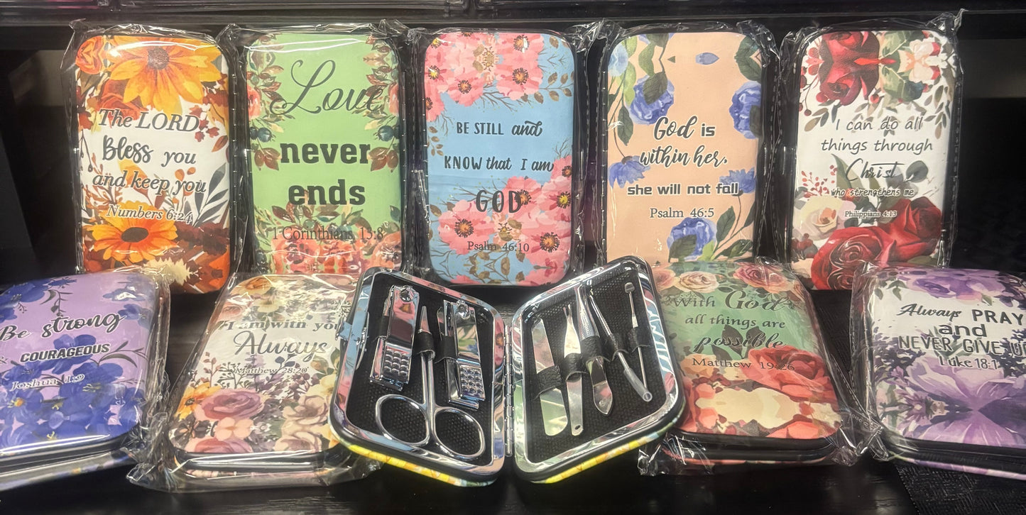 MANICURE SET