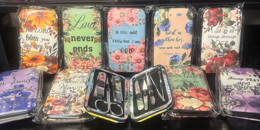 MANICURE SET