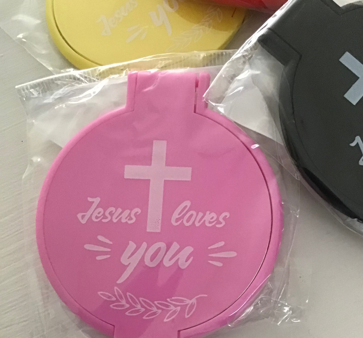 “JESUS LOVES YOU” COMPACT MIRROR
